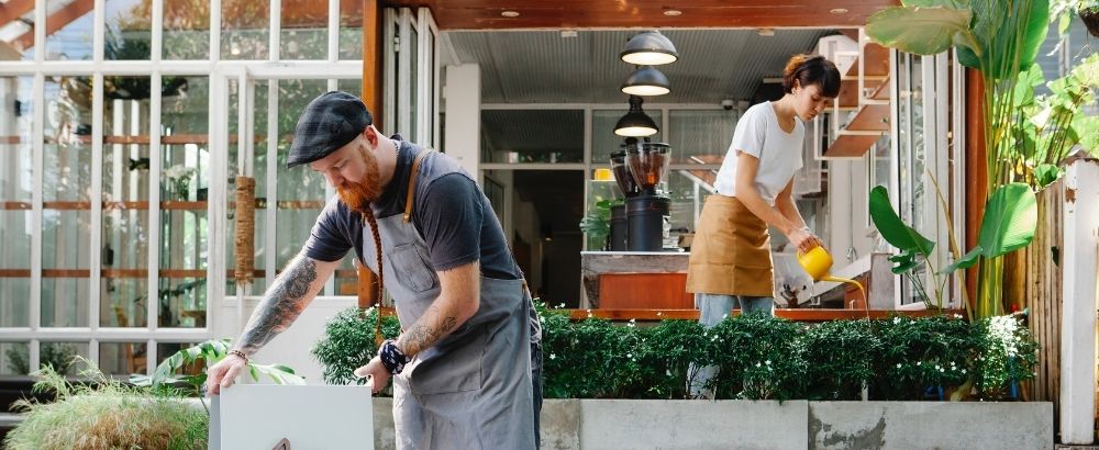 Les salariés de la culture, de la restauration et des magasins non essentiels retrouvent le chemin du travail !