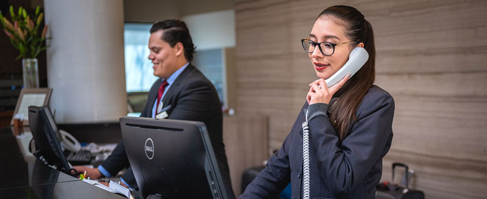 Réceptionniste, ambassadeur auprès des clients !